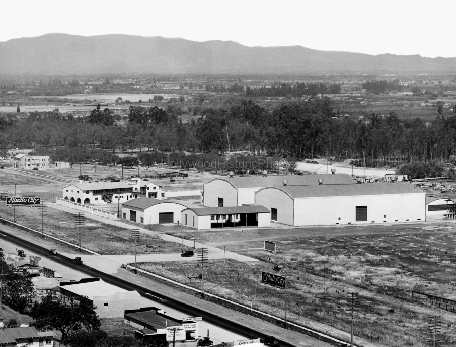Studio City 1929 View west.jpg